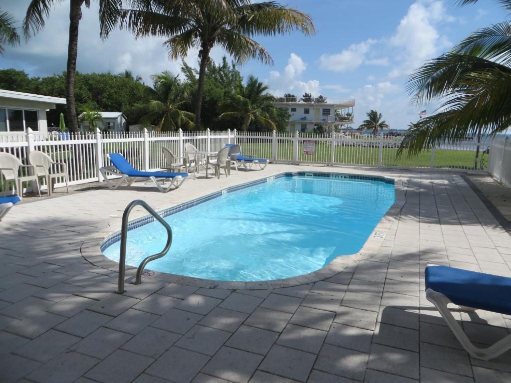 White Sands Inn Marathon Bagian luar foto