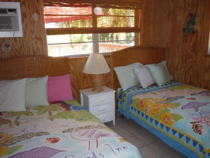 White Sands Inn Marathon Bagian luar foto