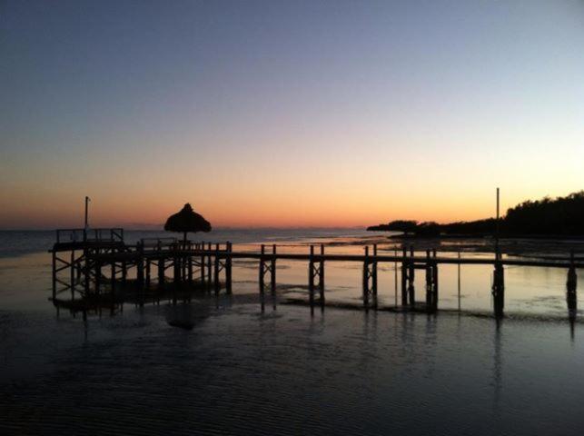 White Sands Inn Marathon Bagian luar foto
