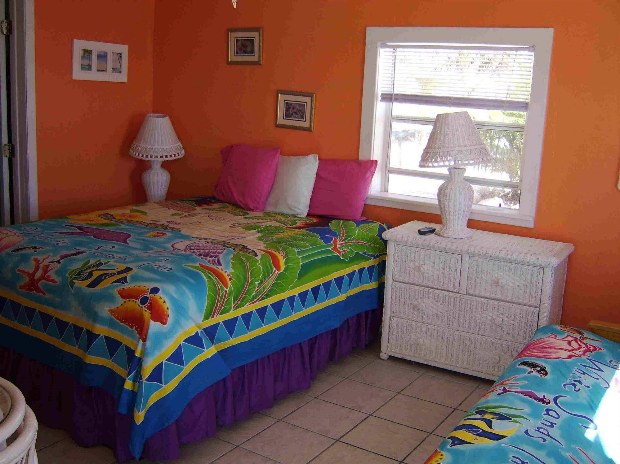 White Sands Inn Marathon Bagian luar foto