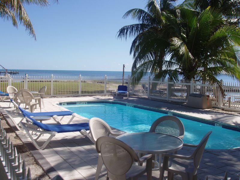 White Sands Inn Marathon Bagian luar foto